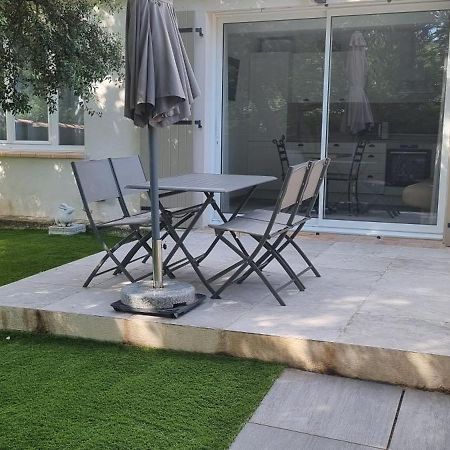 Les Bois De Zola Entre Provence Et Luberon Saint-Esteve-Janson Exterior foto